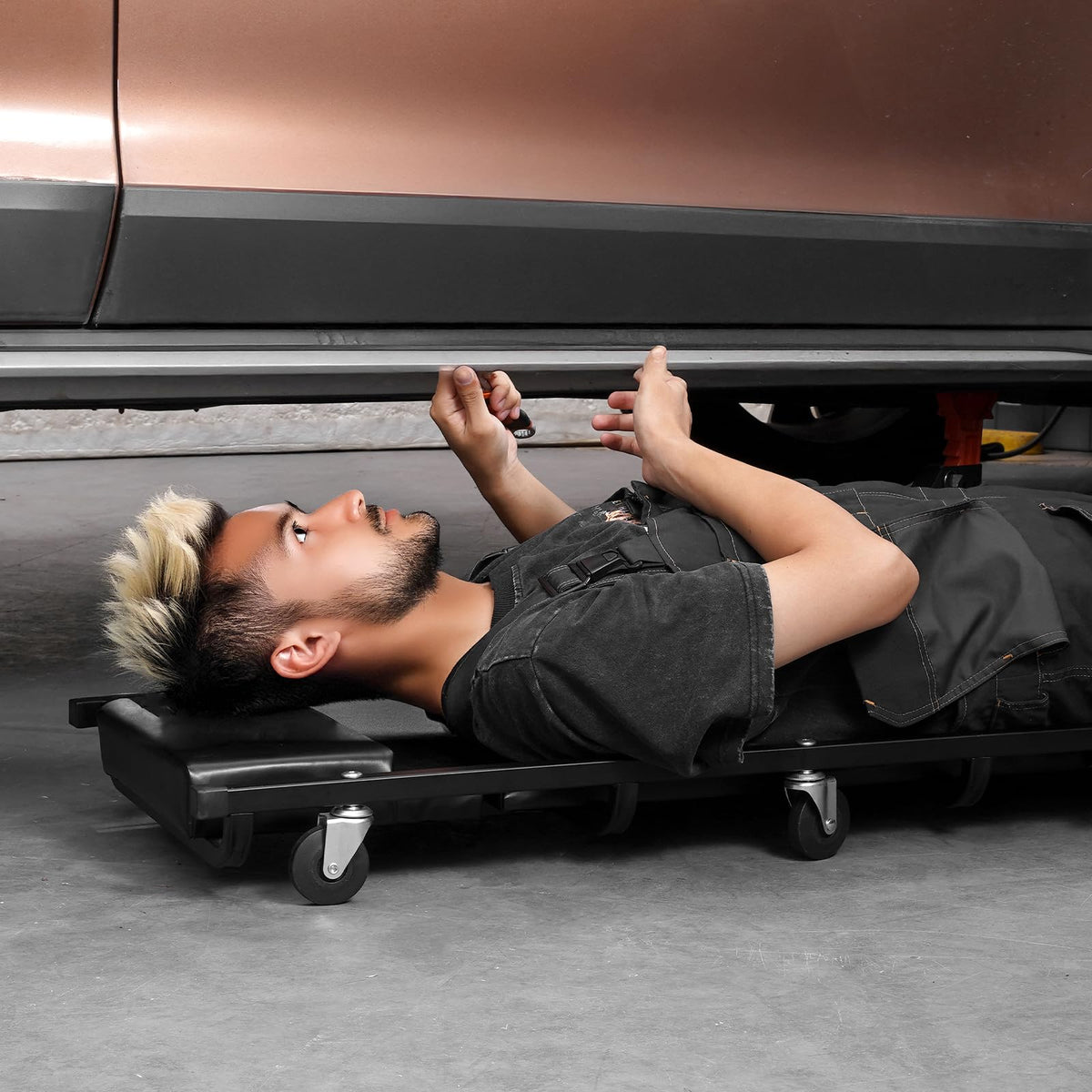 40-Inch 300 lbs Capacity Automotive Rolling Creeper with 6 Casters D495137
